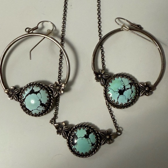 Beautiful artisan handmade sterling silver and turquoise matching set. - Picture 1 of 4